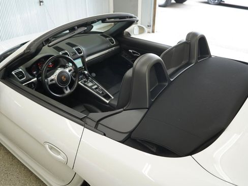 Used 2016 Porsche Boxster RWD image 34