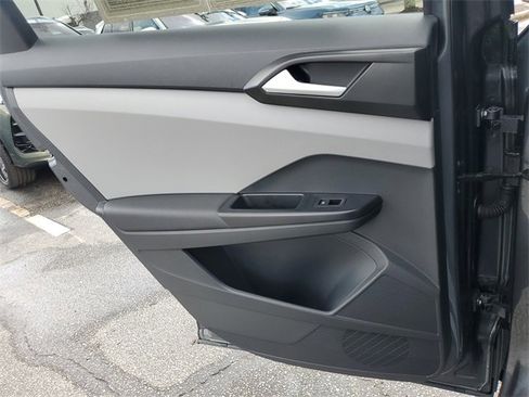 Certified 2023 Volkswagen Taos SE image 13