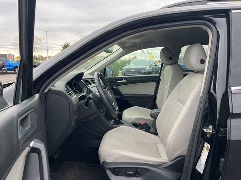 Used 2021 Volkswagen Tiguan SE image 12