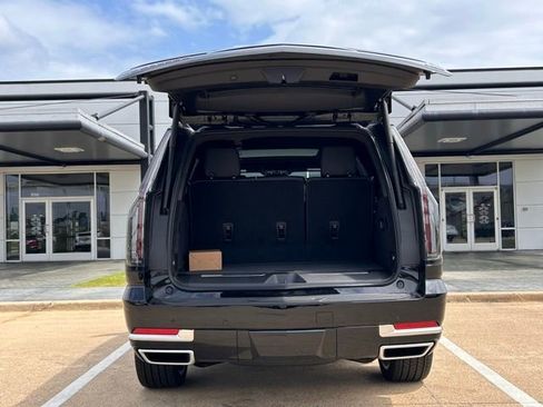 New 2026 Cadillac Escalade Luxury w/ Touring Package AWD/4WD image 10