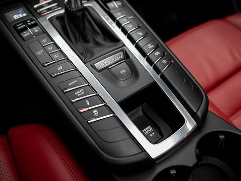 Used 2016 Porsche Macan Turbo AWD/4WD image 53
