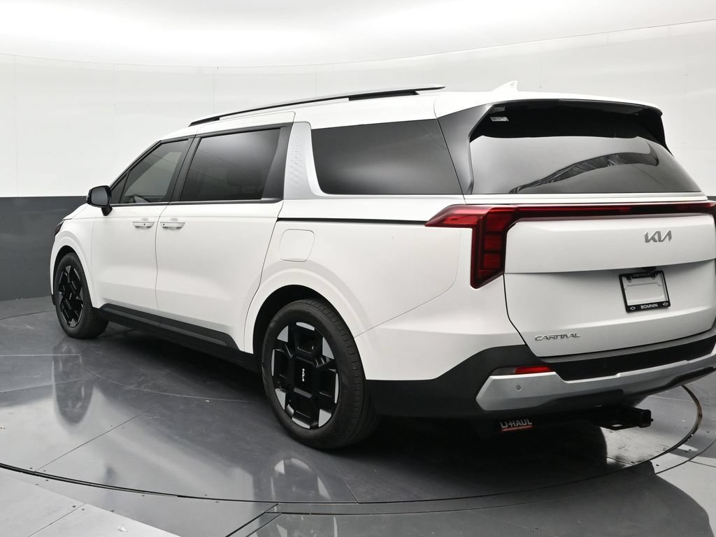 Used 2025 Kia Carnival EX FWD image 3