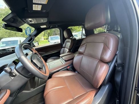 Used 2025 Lincoln Navigator L Reserve AWD/4WD image 11