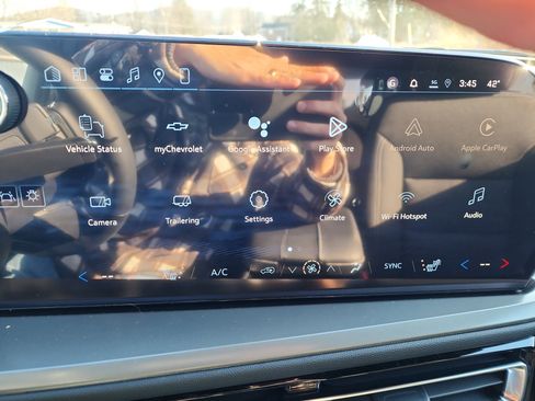 New 2026 Chevrolet Traverse LT w/ Sun and Wheel Package image 18