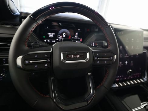 Used 2025 GMC Yukon AT4 Ultimate w/ LPO, Illumination Package image 23