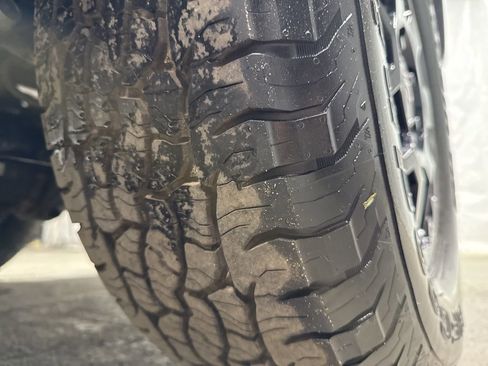 Used 2024 Toyota Tacoma TRD Off-Road image 36