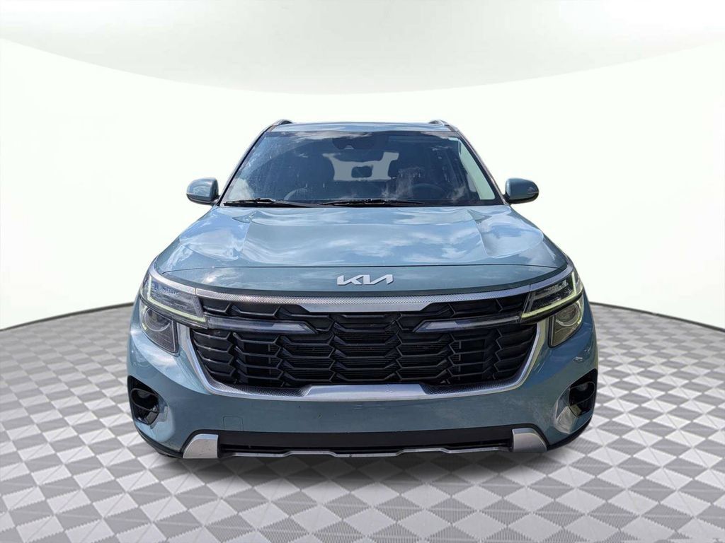 Used 2025 Kia Seltos EX FWD image 8