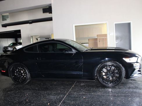 Used 2016 Ford Mustang Coupe image 2