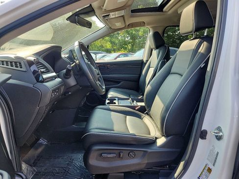 Certified 2025 Honda Odyssey Touring image 13