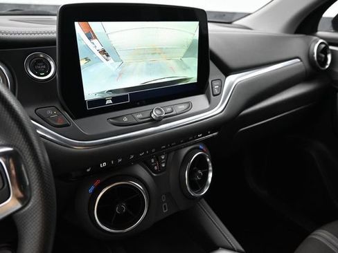 Used 2025 Chevrolet Blazer LT FWD image 12