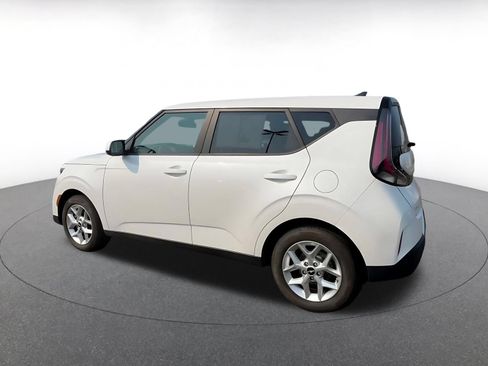 Used 2025 Kia Soul LX w/ LX Technology Package FWD image 10