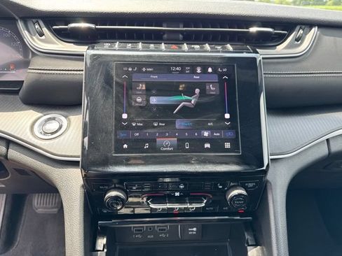 Used 2024 Jeep Grand Cherokee L Laredo AWD/4WD image 33