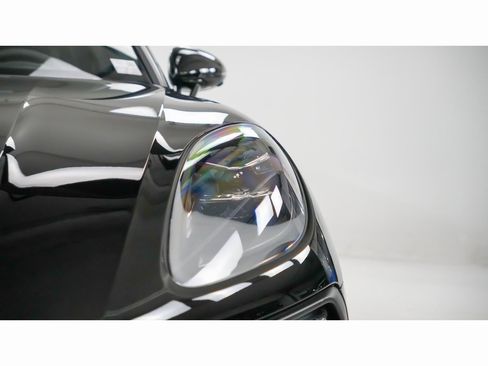 New 2026 Porsche Macan image 7