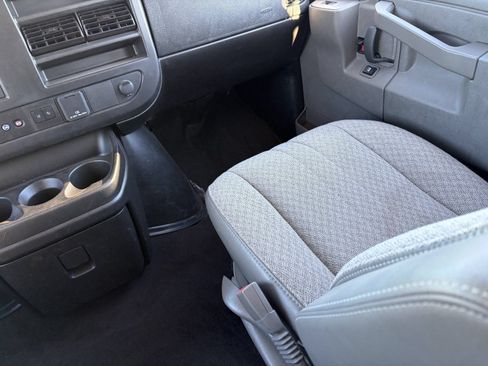 Certified 2025 Chevrolet Express 3500 LT w/ LT Preferred Equipment Group RWD image 18