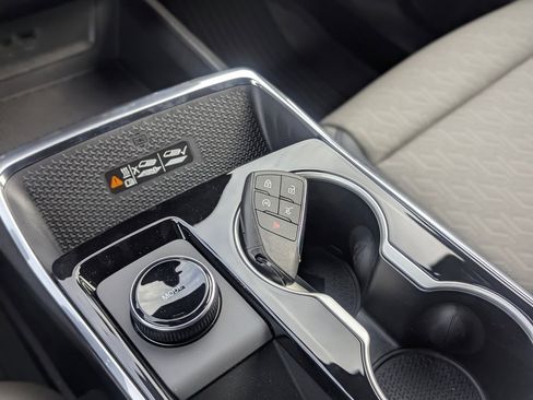 New 2026 Chevrolet Equinox LT w/ Convenience Package II image 25