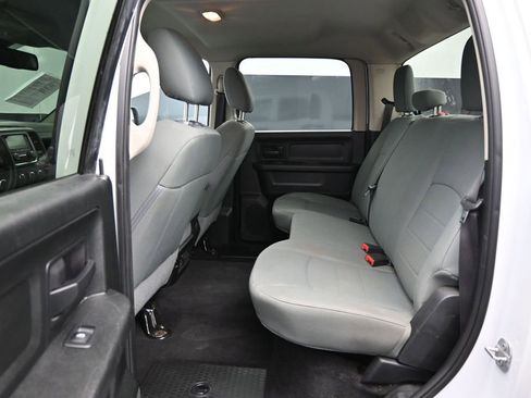 Used 2018 RAM 1500 Express AWD/4WD image 23
