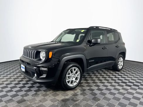 Used 2022 Jeep Renegade Latitude w/ Convenience Group AWD/4WD image 2