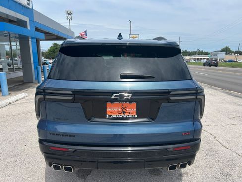Used 2025 Chevrolet Traverse RS FWD image 8