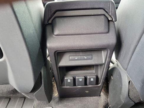 Used 2017 Land Rover Discovery Sport SE image 13