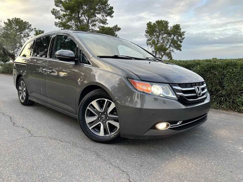 Used 2015 Honda Odyssey Touring image 4