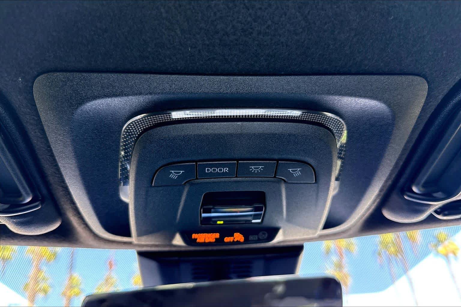 Used 2025 Toyota Corolla SE FWD image 31