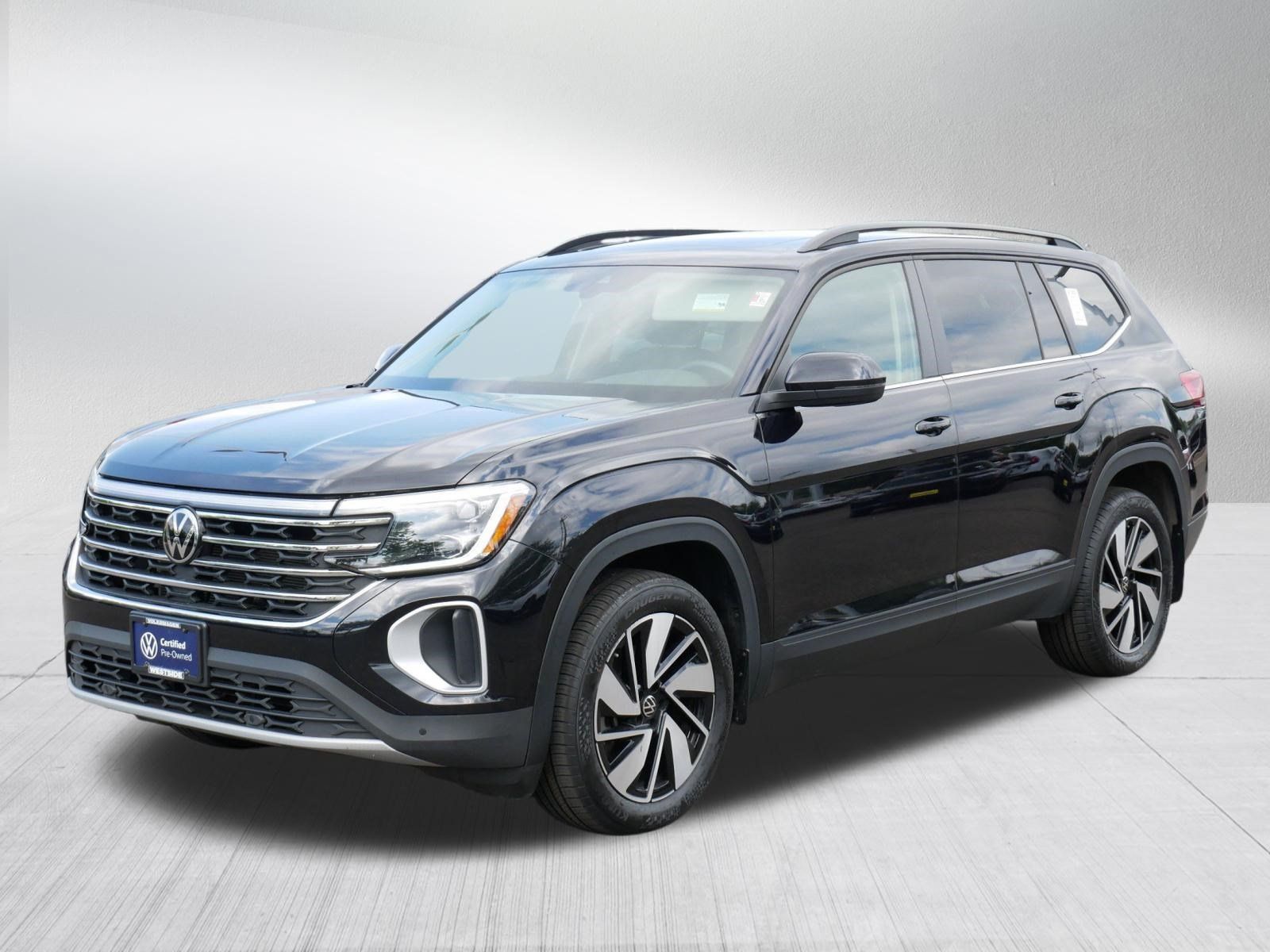 Certified 2024 Volkswagen Atlas SE w/ Panoramic Sunroof Package AWD/4WD image 3
