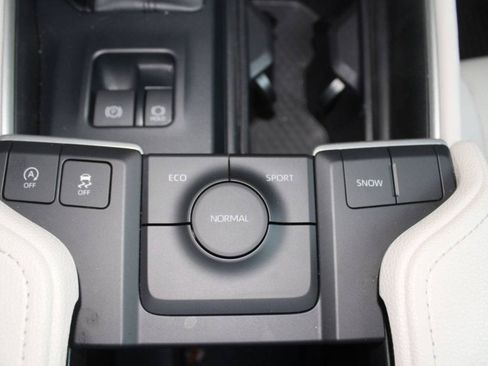 Used 2025 Toyota Grand Highlander FWD image 35