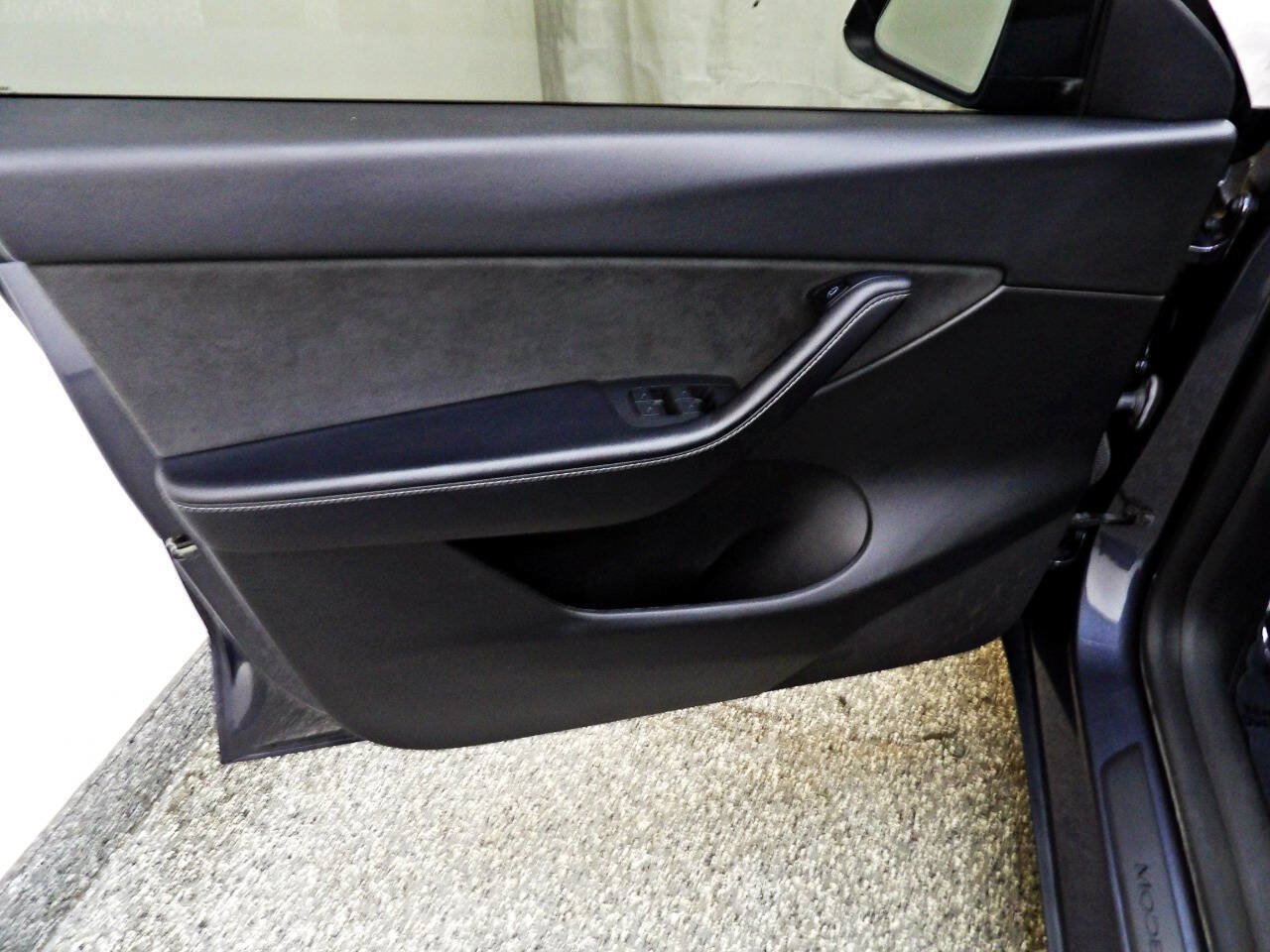 Used 2022 Tesla Model Y Long Range AWD/4WD image 7