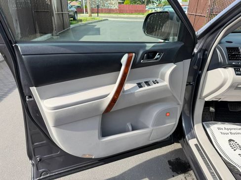 Used 2013 Toyota Highlander Limited FWD image 9