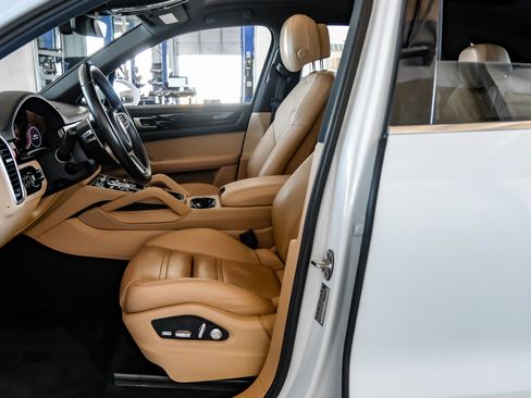 Used 2019 Porsche Cayenne AWD/4WD image 3