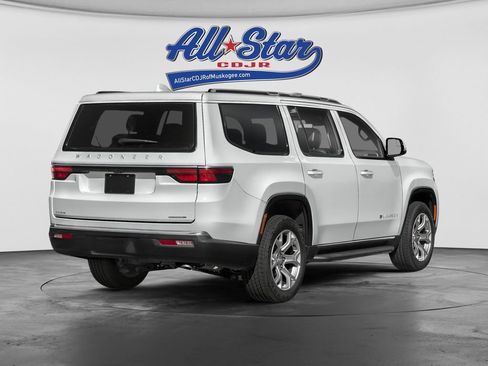 Used 2023 Jeep Wagoneer Series III w/ Preferred Equipment Group AWD/4WD image 3
