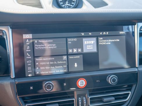 Certified 2026 Porsche Macan AWD/4WD image 17