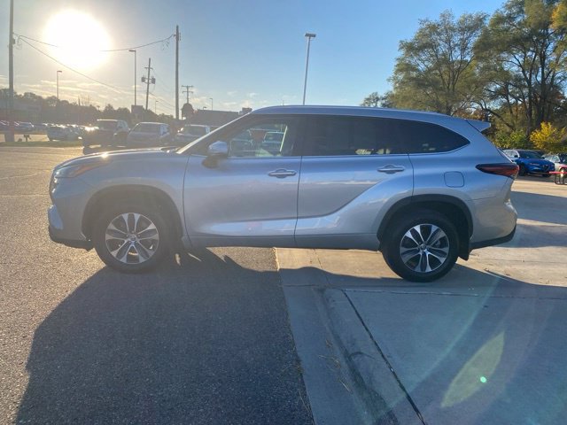 Used 2024 Toyota Highlander Limited AWD/4WD image 10