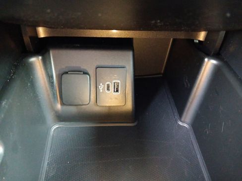 Used 2025 Ford Explorer Active w/ Active Comfort Package AWD/4WD image 22