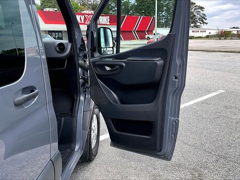 Used 2022 Mercedes-Benz Sprinter 2500 image 23