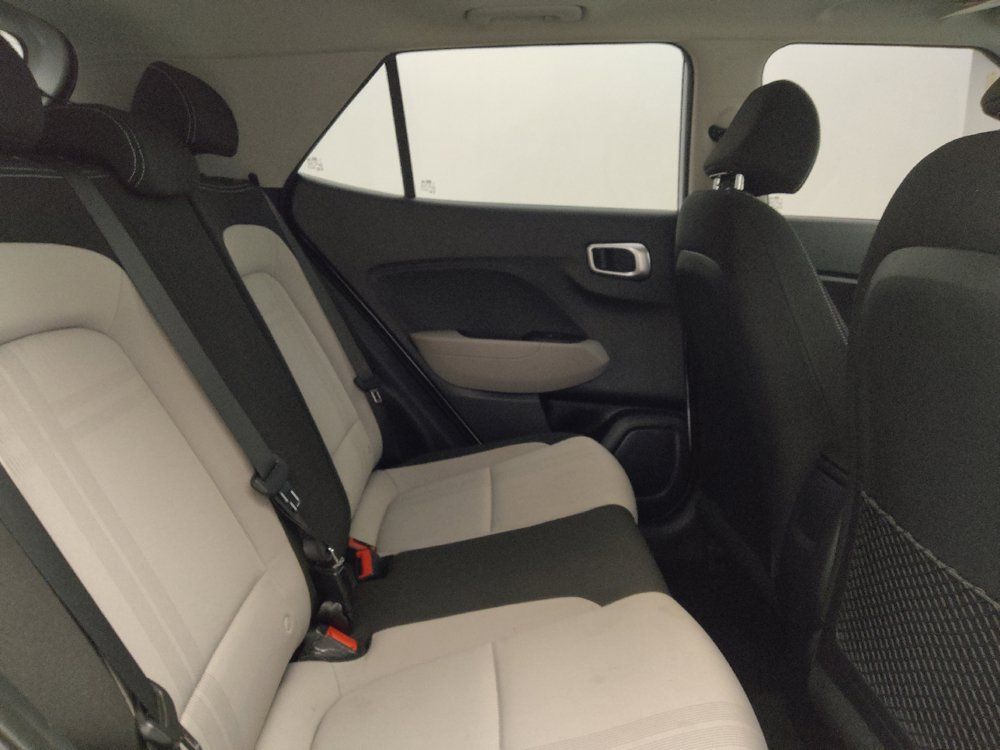 Used 2022 Hyundai Venue SEL FWD image 19