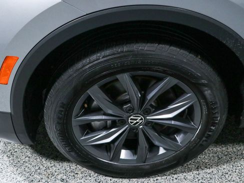 Used 2023 Volkswagen Tiguan SE FWD image 11
