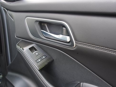 Used 2024 Nissan Rogue Platinum FWD image 13