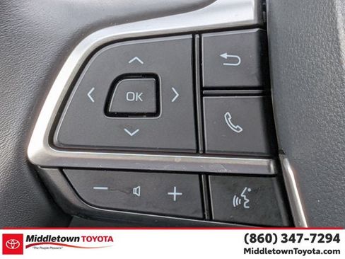 Used 2025 Toyota Highlander XLE AWD/4WD image 19