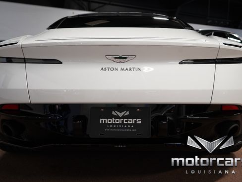 Used 2018 Aston Martin DB11 Coupe image 19