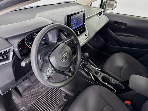 Used 2022 Toyota Corolla LE image 7