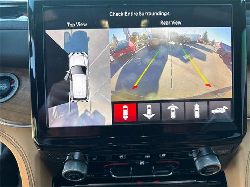 Used 2023 Jeep Grand Cherokee Summit image 8