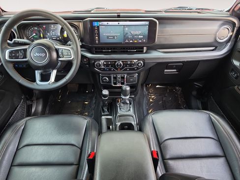 Used 2024 Jeep Wrangler Unlimited Sahara AWD/4WD image 10