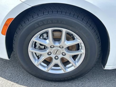 Used 2023 Chrysler Pacifica Touring-L FWD image 19
