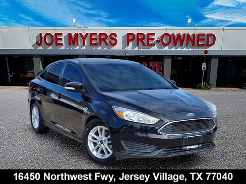 Used 2017 Ford Focus SE FWD image 1