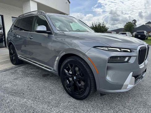 Used 2025 BMW X7 xDrive40i AWD/4WD image 4