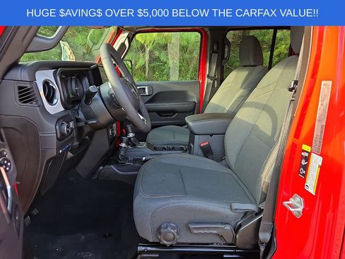 Used 2025 Jeep Wrangler Unlimited Sahara AWD/4WD image 13