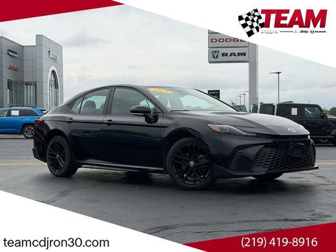 Used 2025 Toyota Camry SE FWD image 1