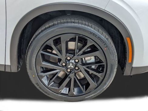 Used 2024 Mitsubishi Outlander SE Black Edition image 11