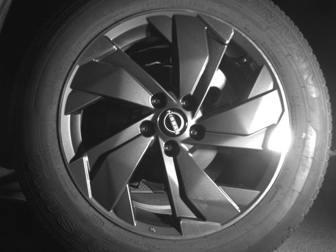 Used 2025 Nissan Rogue SV FWD image 14